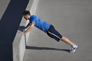 The Perfect Push Up Form To Build Muscle (AVOID THESE MISTAKES!)