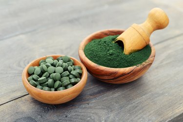 Spirulina powder and tablets