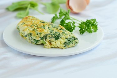 Egg white omelette with spinach, garlic, alfalfa sprout and parsley