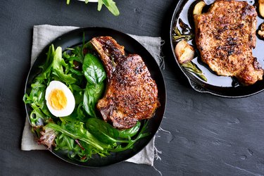 Roasted meat steak with green salad