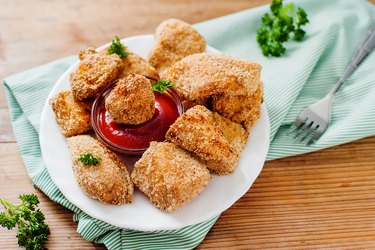 Mouthwatering nuggets with ketchup and parsley