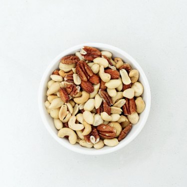 raw cashew calories 1 cup