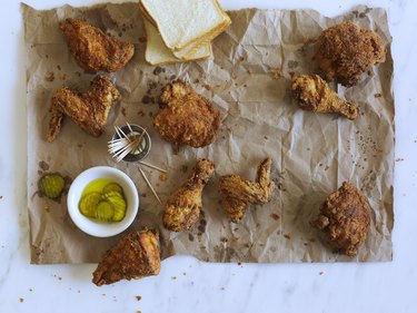 Fried chicken with pickles.