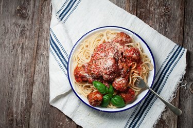 Spaghetti with meatballs and red sauce
