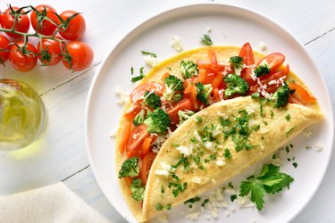 Stuffed omelette with tomatoes, red bell pepper and broccoli