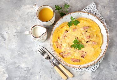 Scrambled eggs with ham and cheese