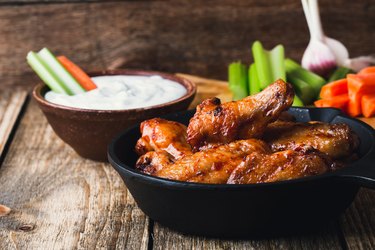 Roasted chicken wings with carrots, celery sticks and dipping sauce