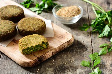 Veggie hamburger with spinach and peas