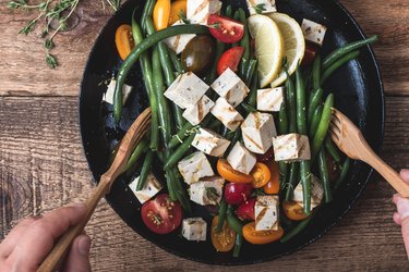 Vegan meal with green beans and grilled tofu