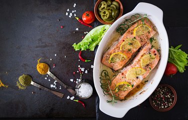 Baked salmon fillet with rosemary, lemon and honey