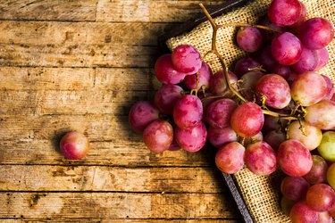 Fresh Red Seedless Grapes Nutrition Facts - Eat This Much