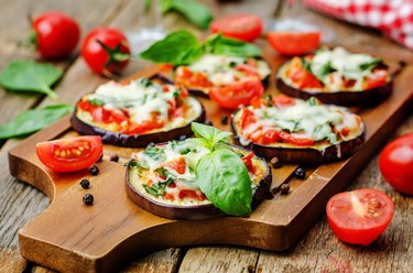 Lectin-rich pizza eggplant with tomatoes and basil