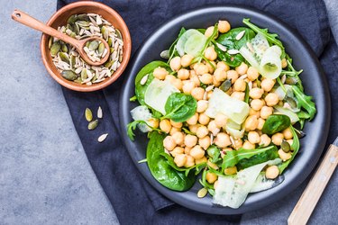 Green salad with chickpea.