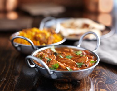 Indian curry - Butter chicken in balti dish