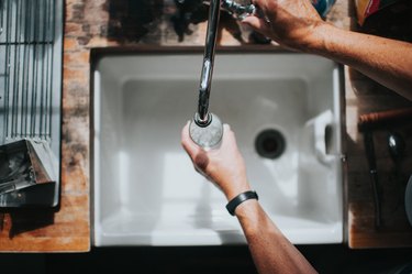 Belfast Sink with Running Water Tap