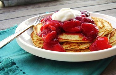 Greek Yogurt Pancakes With Strawberries applesauce breakfast recipes