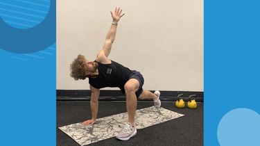 Move 1: Alternating Spiderman Lunge With T-Spine Rotation