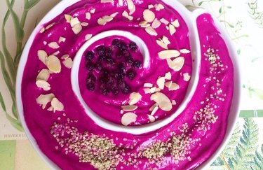 Vegan & Paleo Fig-ocado Pitaya Smoothie Bowl Low-Carb Vegan Breakfast Recipes