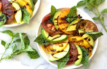 Vegan Caprese Salad With Avocado and Balsamic Reduction Vegan Caprese Salad With Avocado and Balsamic Reduction Low-Carb Vegan Breakfast Recipes
