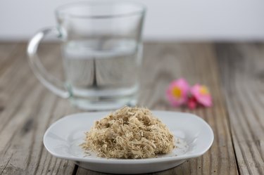 Slippery elm with a cup of water, as a natural remedy for cough