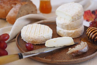 French vitamin A-rich goat cheese, honey, red grape and bread
