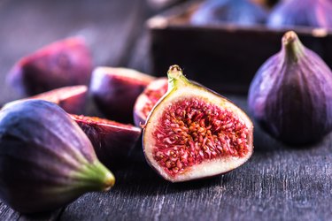 Whole and cut fresh figs, as an example of food high in rutin