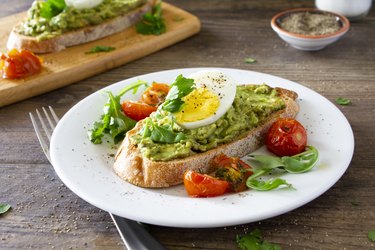 Avocado toast with eggs and roasted tomatoes, as an example of the best breakfast for sleep