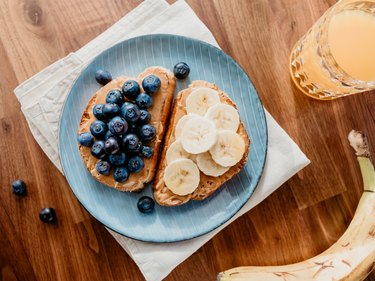 5 Non-Bloating Breakfast Foods to Get Rid of Morning Bloat