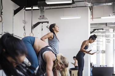 10 things men do at the gym that women hate