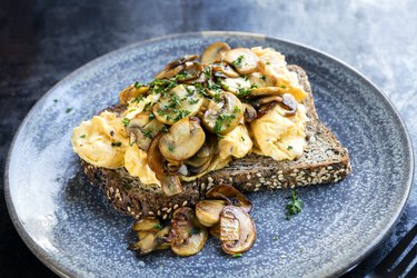 Scrambled riboflavin-rich Eggs and Mushrooms on Toast