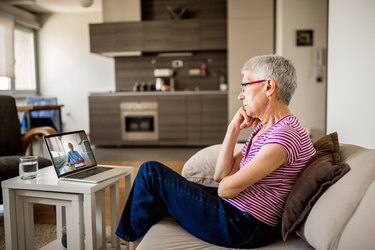 Senior woman in online cognitive therapy, as a natural remedy for vertigo