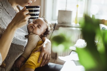 How much caffeine can deals you have while breastfeeding