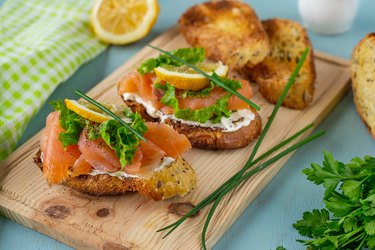 Bruschetta with smoked salmon, cream cheese, lettuce and chives