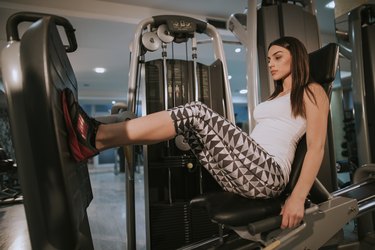 Horizontal seated outlet leg press