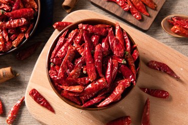 4 Ways to Dry Cayenne Peppers at Home | livestrong