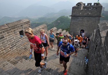 People running the Great Wall Marathon