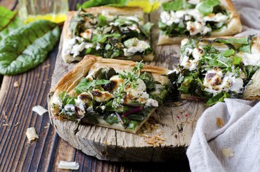 Tart with spinach, chard and cheese