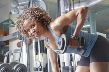 Woman lifting weights in the gym.