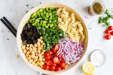 Quick and Easy Vegan Pasta Salad with vegetables