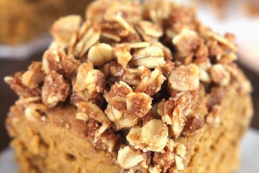 Slow cooker pumpkin streusel coffee cake