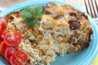 Cauliflower hash browns slow cooker breakfast casserole with tomatoes on a blue plate
