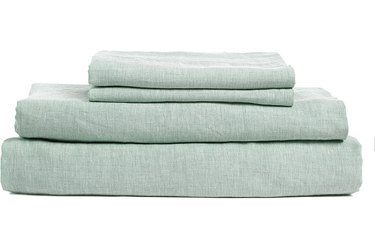 DAPU Pure Linen Sheet Set, one of the best cooling sheets for hot sleepers