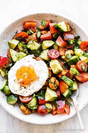 breakfast salad, as an example of a high-protein salad for weight loss