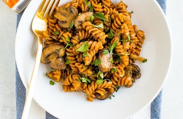 One Pot Vegan Mushroom Stroganoff