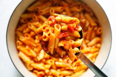 One Pot Pantry Pasta With Chickpeas and Peppers