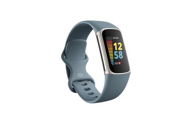 Fitbit Charge 5, one of the best Father's Day gifts