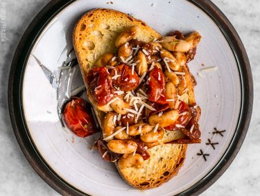 Garlic Toast With Balsamic Tomatoes and White Beans