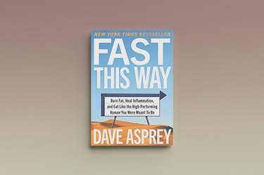 Dave Asprey在灰色背景下拍摄的《Fast This Way》