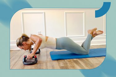 Fit woman with a blond ponytail uses the perfect pushup product during knee push-ups