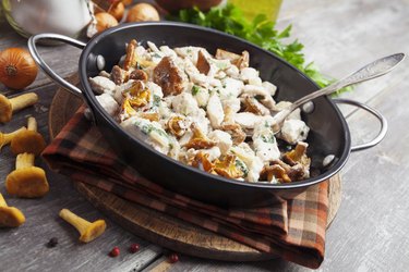Chicken fillet with mushrooms and cream